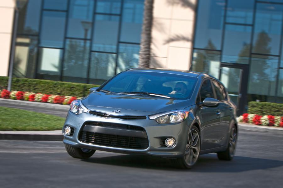  Kia Forte 2013 года  (фото 42 из 62)